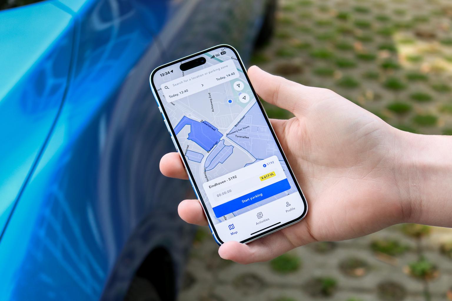 iPhone showing SimplePark app in car